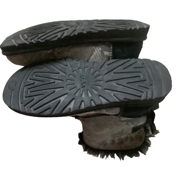 UGG women’s boots size 6 mini Bailey bow snake print sheepskin casual boots - Picture 6 of 12